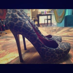 Leopard pumps